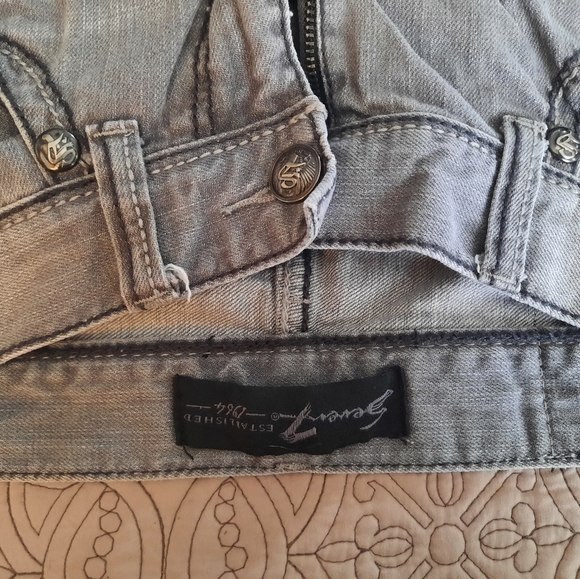 Seven men's boot cut jeans, back pocket button mis - Picture 6 of 7